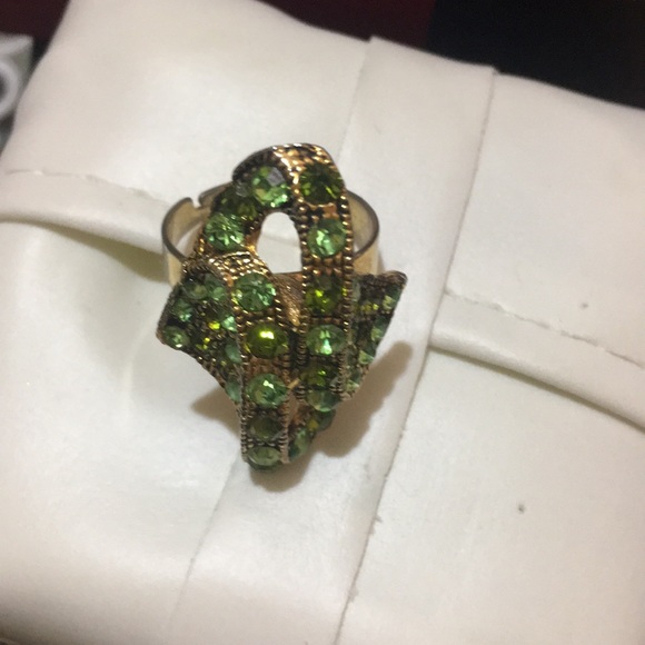 Beautiful ring - Picture 1 of 5